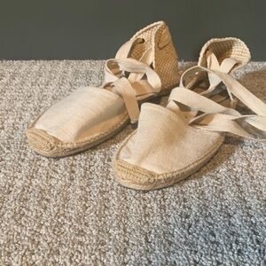 Elegant Soludos Cream Espadrille Sandals